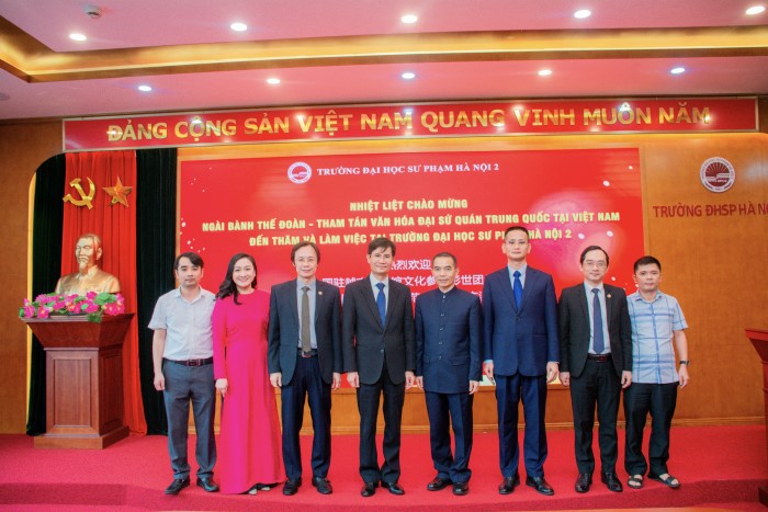 Tham tán văn hóa Đại sứ quán Trung Quốc tại Việt Nam thăm và làm việc tại Trường ĐHSP Hà Nội 2