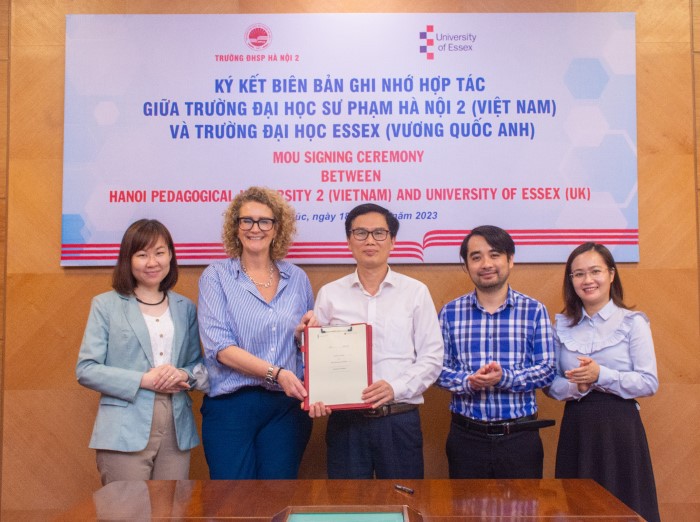 Signing a Memorandum of Understanding between Hanoi Pedagogical University 2 and the University of Essex